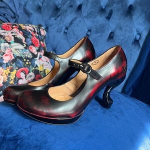 Fluevog Elizabeth Queen Transcendent in rub-off red